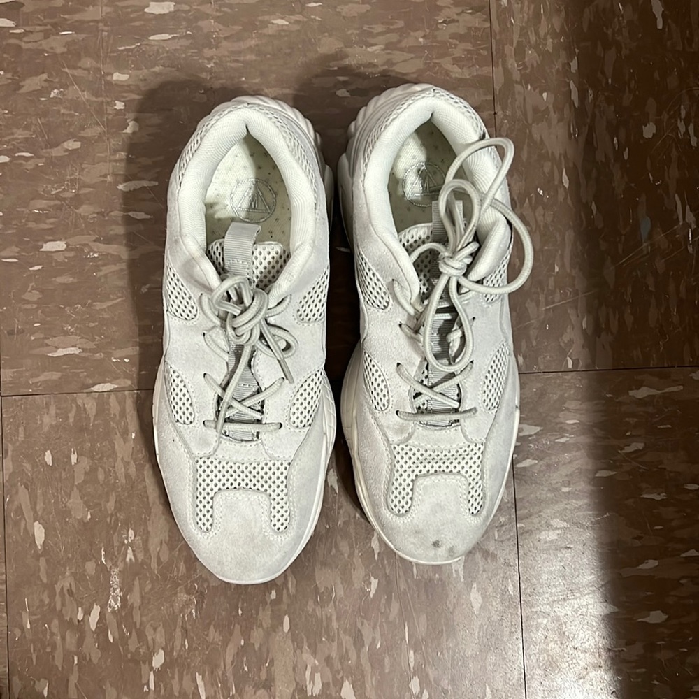 Sneakers (missguided)